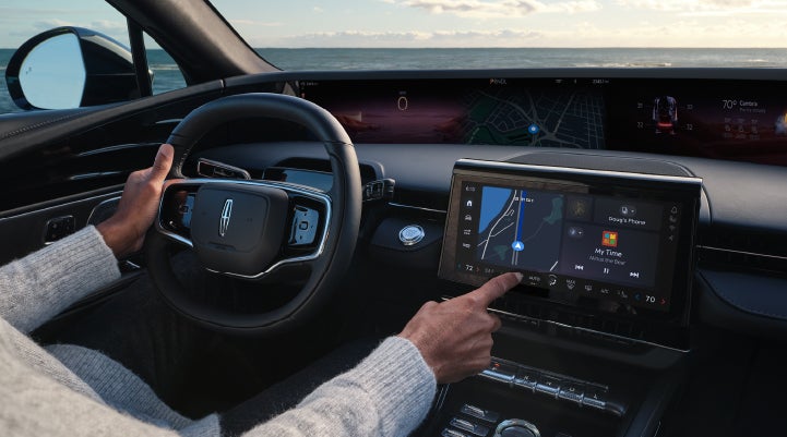 The driver of a 2024 Lincoln Nautilus® SUV interacts with the new Lincoln Digital Experience. | Beck Lincoln in Palatka FL